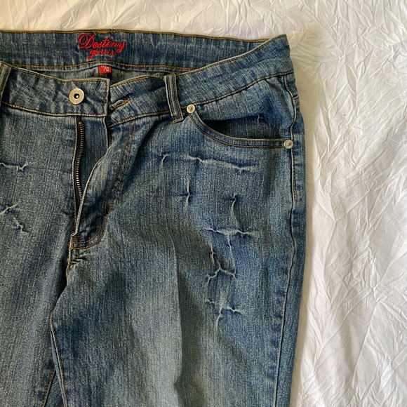 Women’s Bejeweled and Fancy Jeans - Picture 5 of 8